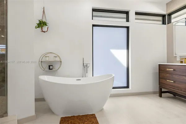 $1,355,000 | 3910 Northeast 27th Terrace, Lighthouse Point, FL 33064