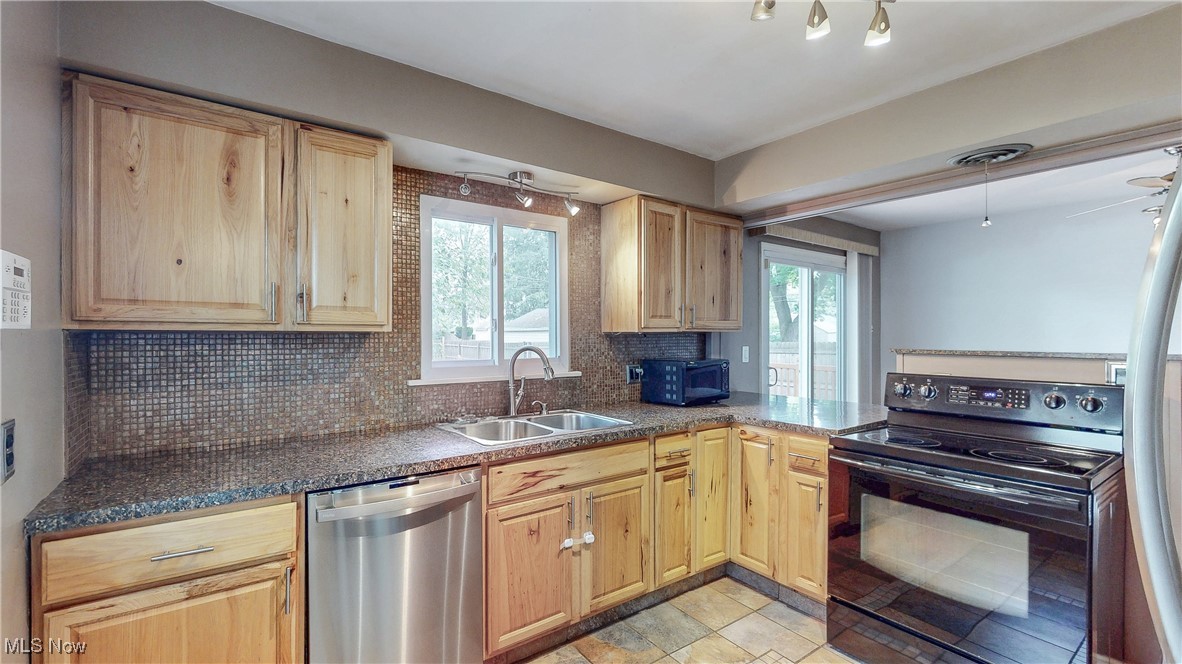 1945 Stabler Road Akron, OH 44313 - Photo 17 of 45