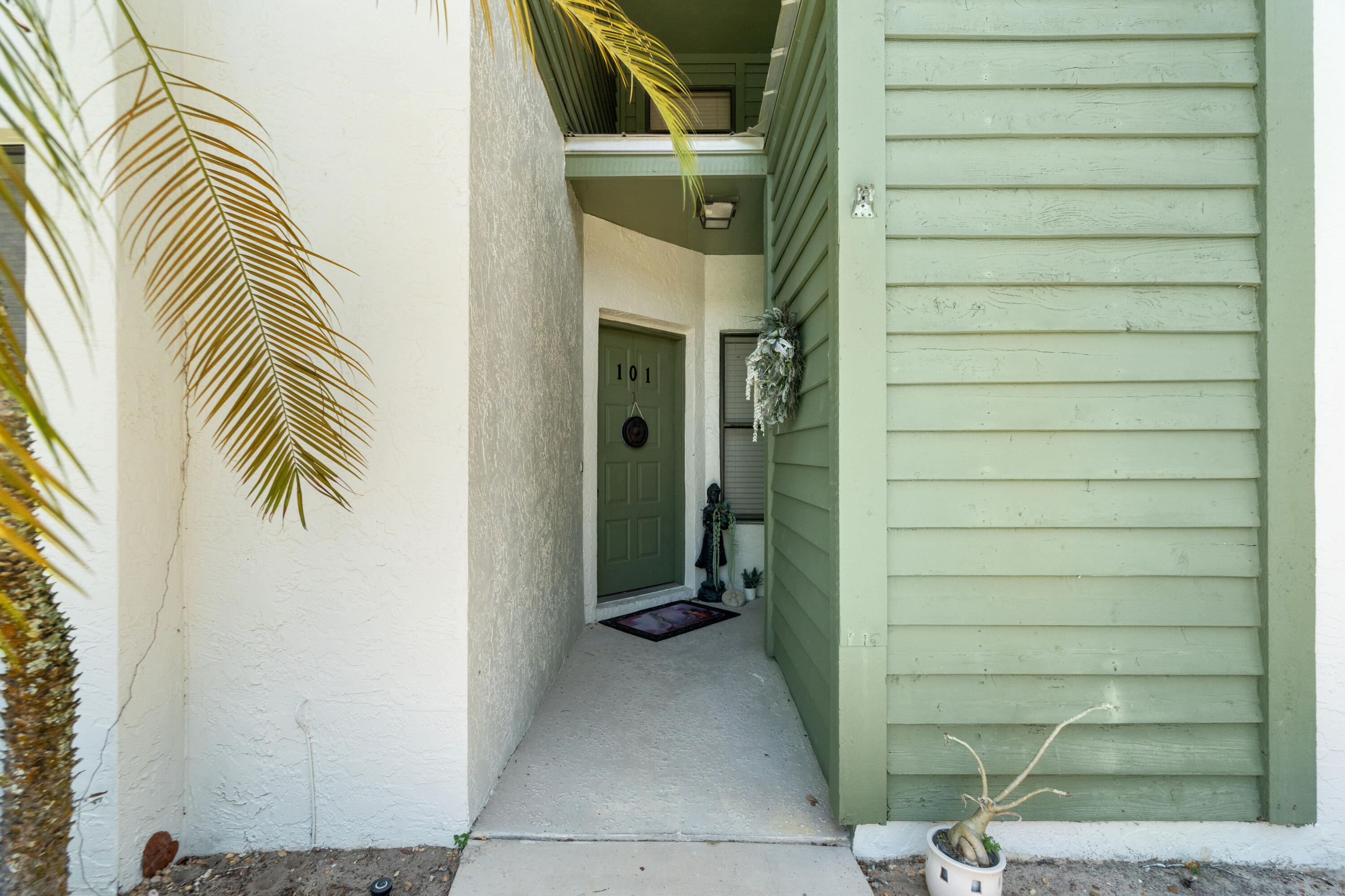 5280 Southeast Seascape Way, Unit 101 Stuart, FL 34997 - Photo 4 of 38 DSC08933