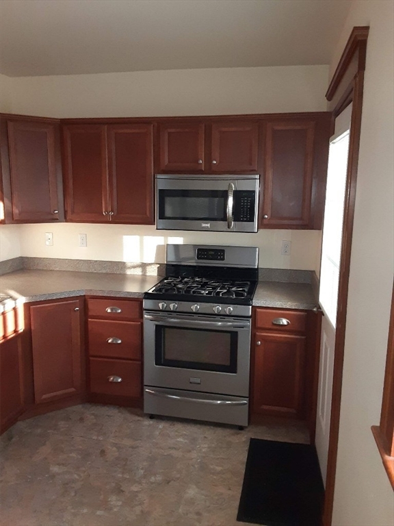 35 Manomet Road Weymouth, MA 02191 - Photo 10 of 24