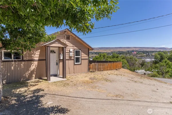 $250,000 | 1522 Crescent Street, Wenatchee, WA 98801