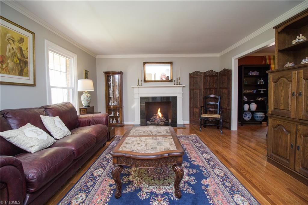 984 Nottingham Road High Point, NC 27262 - Photo 4 of 29 Gallery Image 4