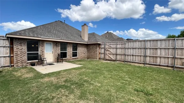 a view of a house with backyard porch and garden