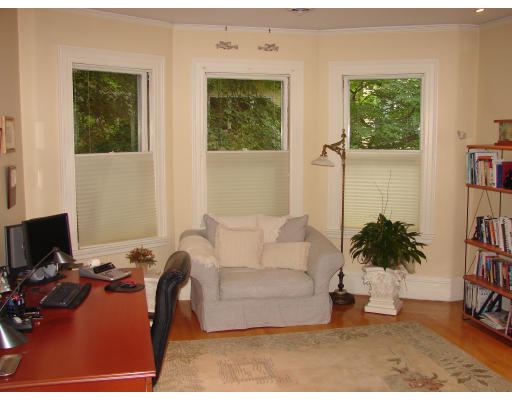 28 Westbourne Road Newton, MA 02459 - Photo 14 of 20 a living room with furniture and a flat screen tv