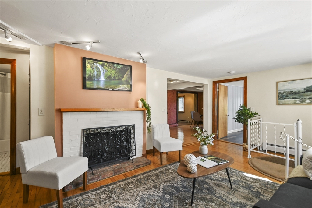 23 Rockland Road Auburn, MA 01501 - Photo 4 of 30 Gallery Image 4