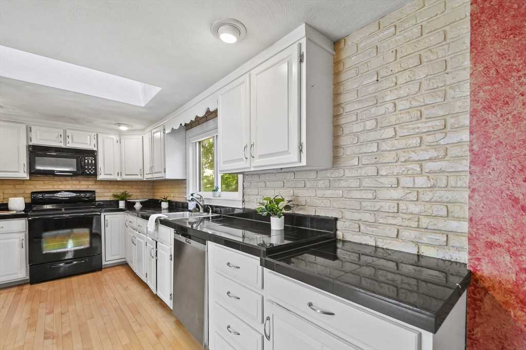 23 Rockland Road Auburn, MA 01501 - Photo 7 of 30 Gallery Image 7