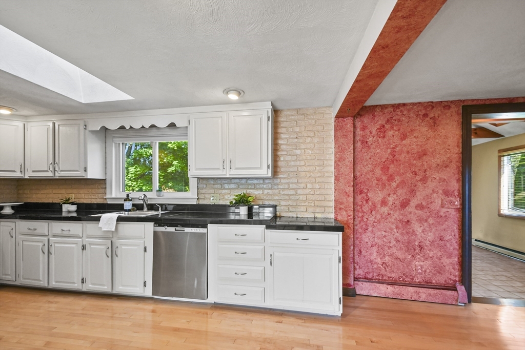 23 Rockland Road Auburn, MA 01501 - Photo 8 of 30 Gallery Image 8