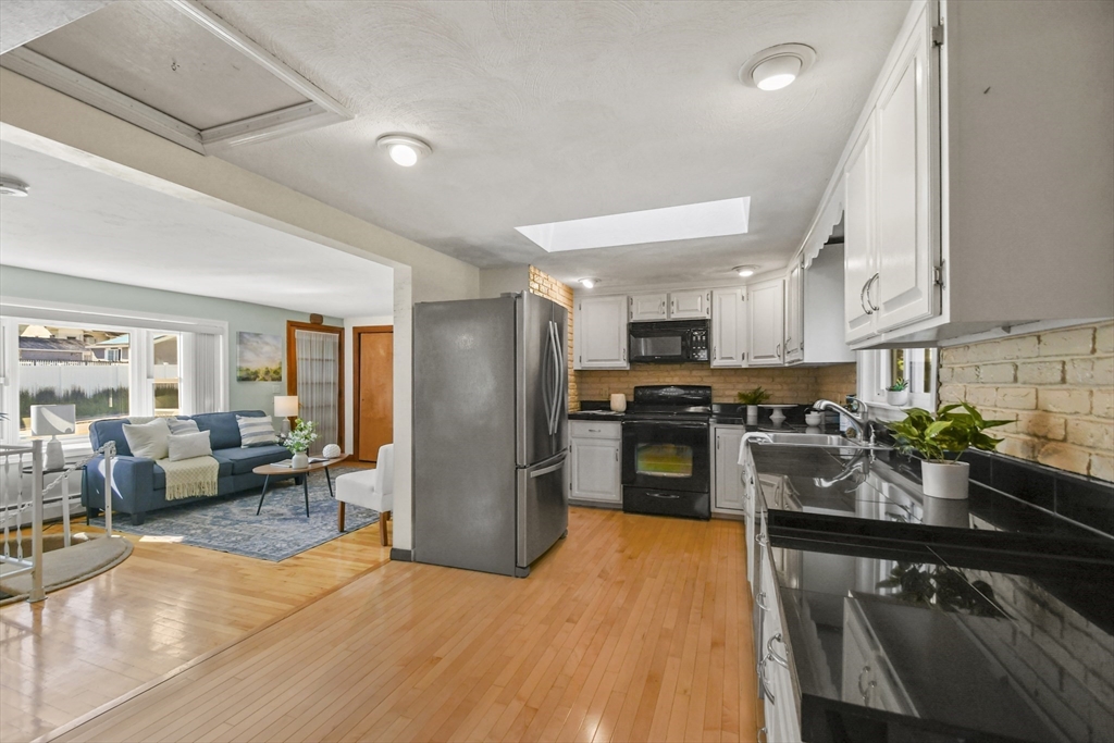 23 Rockland Road Auburn, MA 01501 - Photo 9 of 30 Gallery Image 9