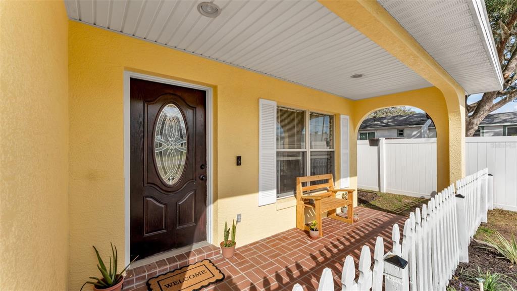 702 Lemon Street Dundee, FL 33838 - Photo 2 of 29