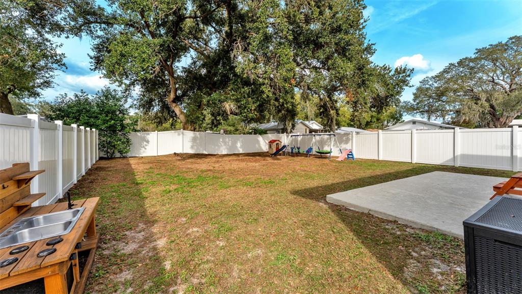 702 Lemon Street Dundee, FL 33838 - Photo 3 of 29
