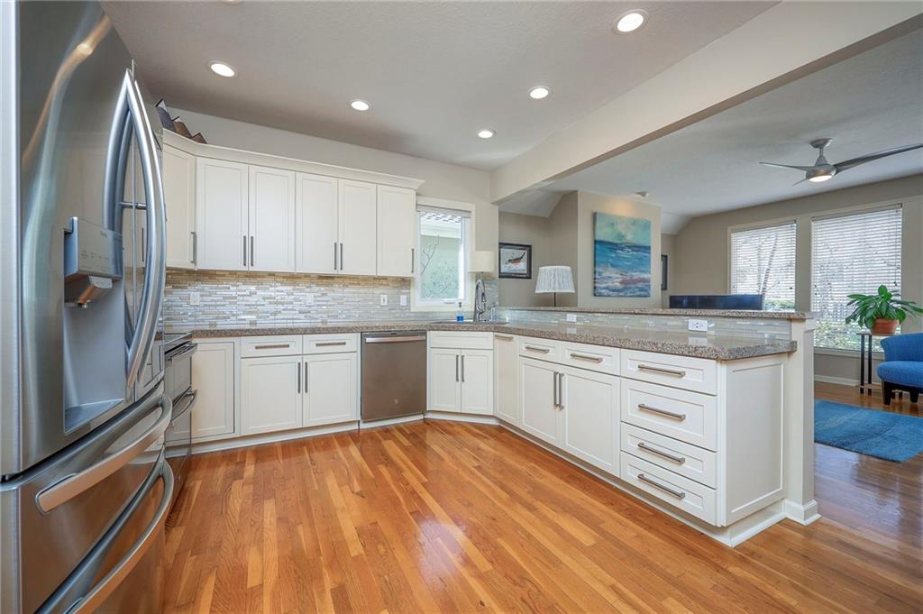 12436 Long Street Overland Park, KS 66213 - Photo 11 of 43