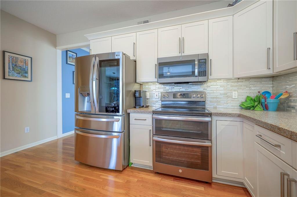 12436 Long Street Overland Park, KS 66213 - Photo 13 of 43