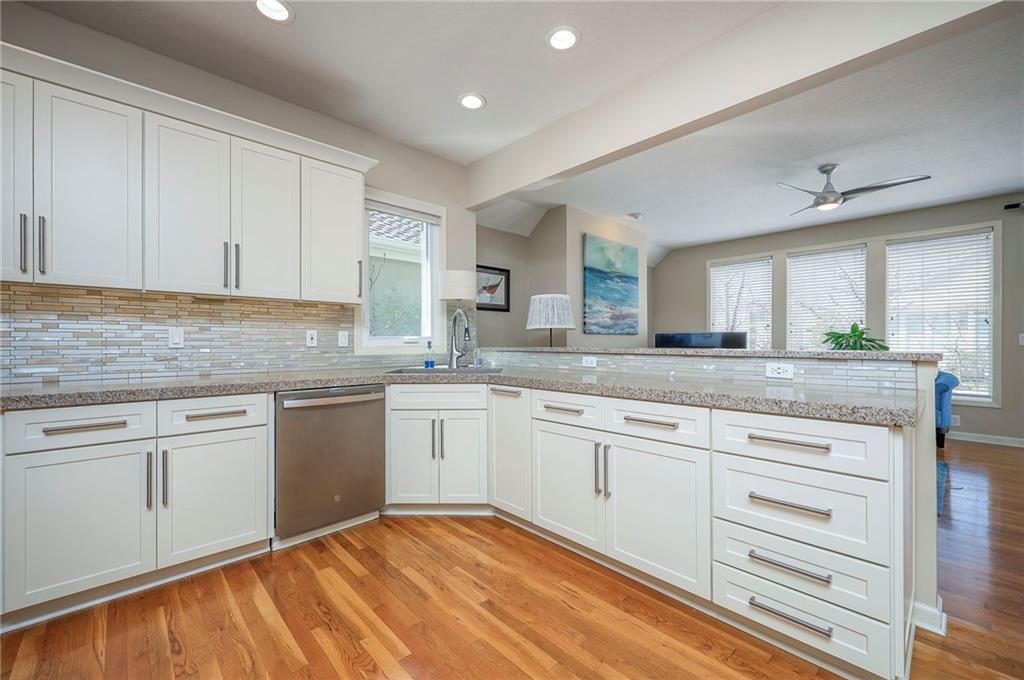 12436 Long Street Overland Park, KS 66213 - Photo 14 of 43