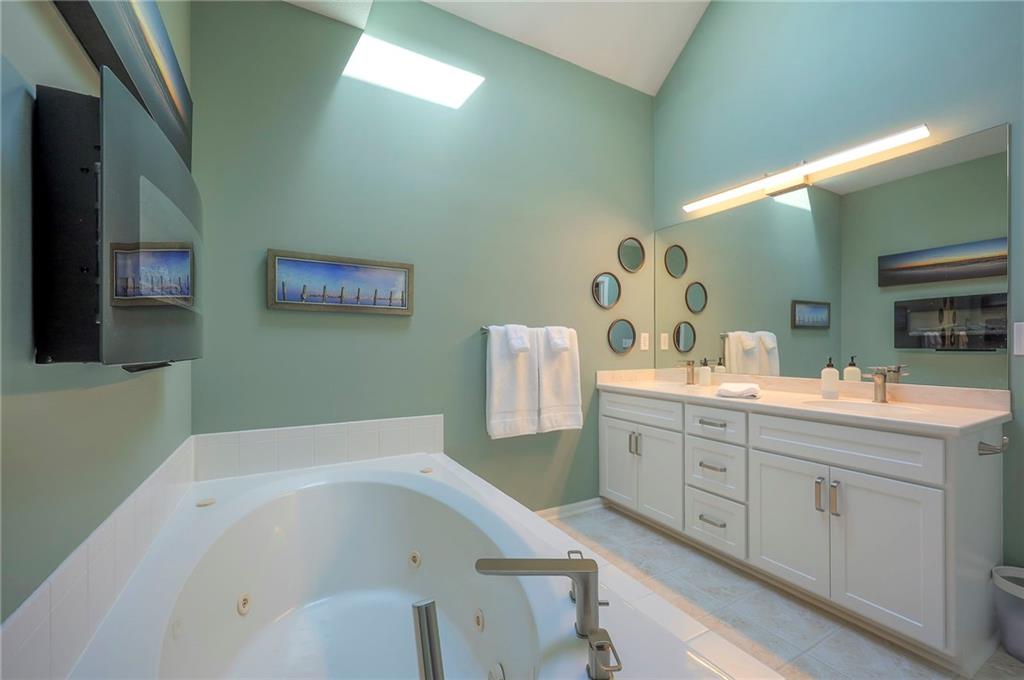 12436 Long Street Overland Park, KS 66213 - Photo 23 of 43