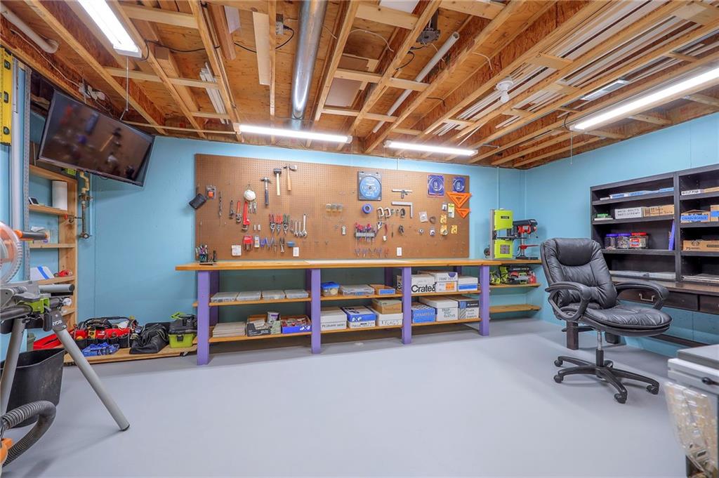 12436 Long Street Overland Park, KS 66213 - Photo 32 of 43