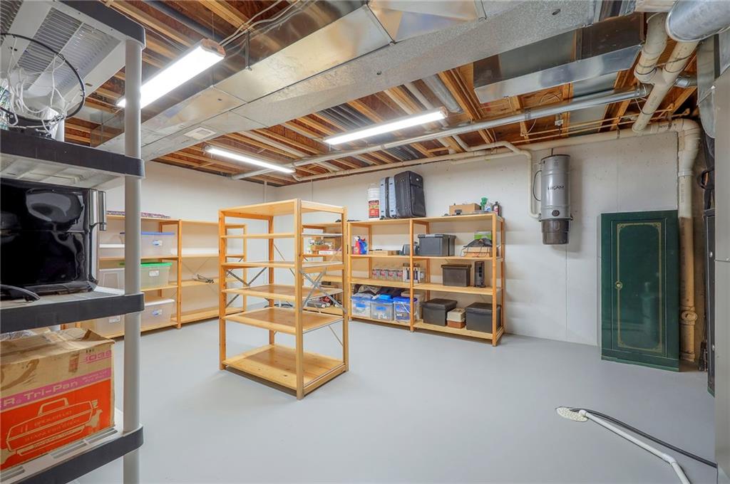 12436 Long Street Overland Park, KS 66213 - Photo 33 of 43