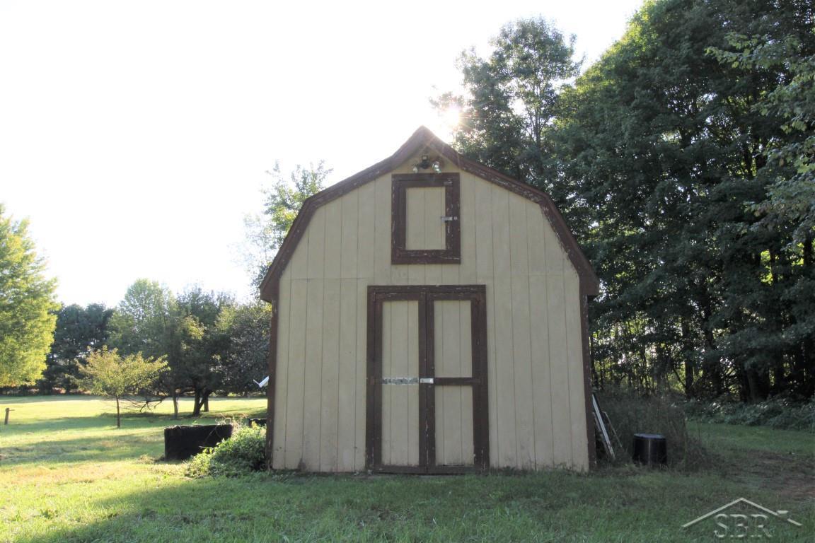 6095 Pinkerton Road Vassar, MI 48768 - Photo 29 of 31 Storage Shed