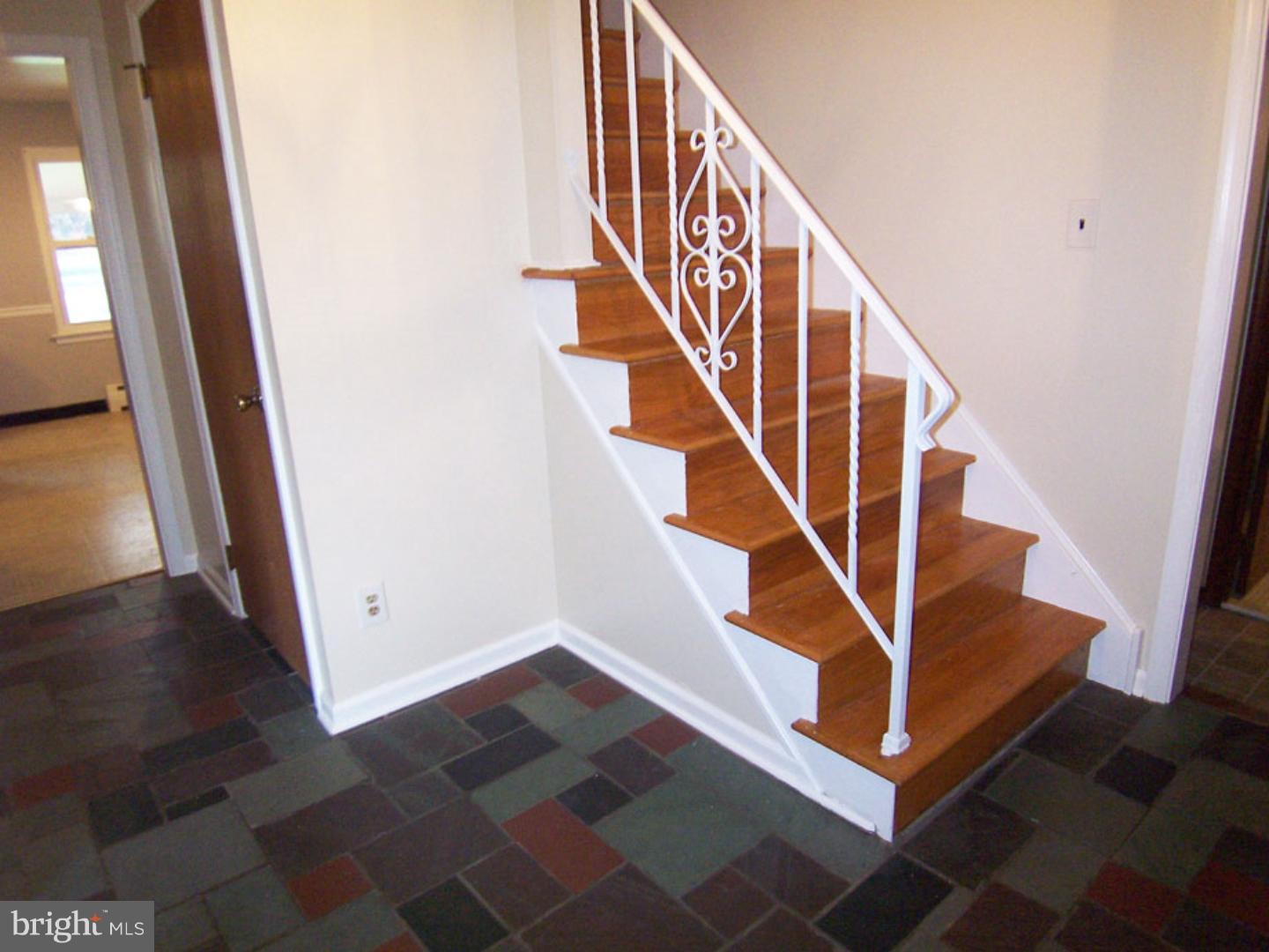 10 Ashlawn Road Malvern, PA 19355 - Photo 2 of 22 Foyer