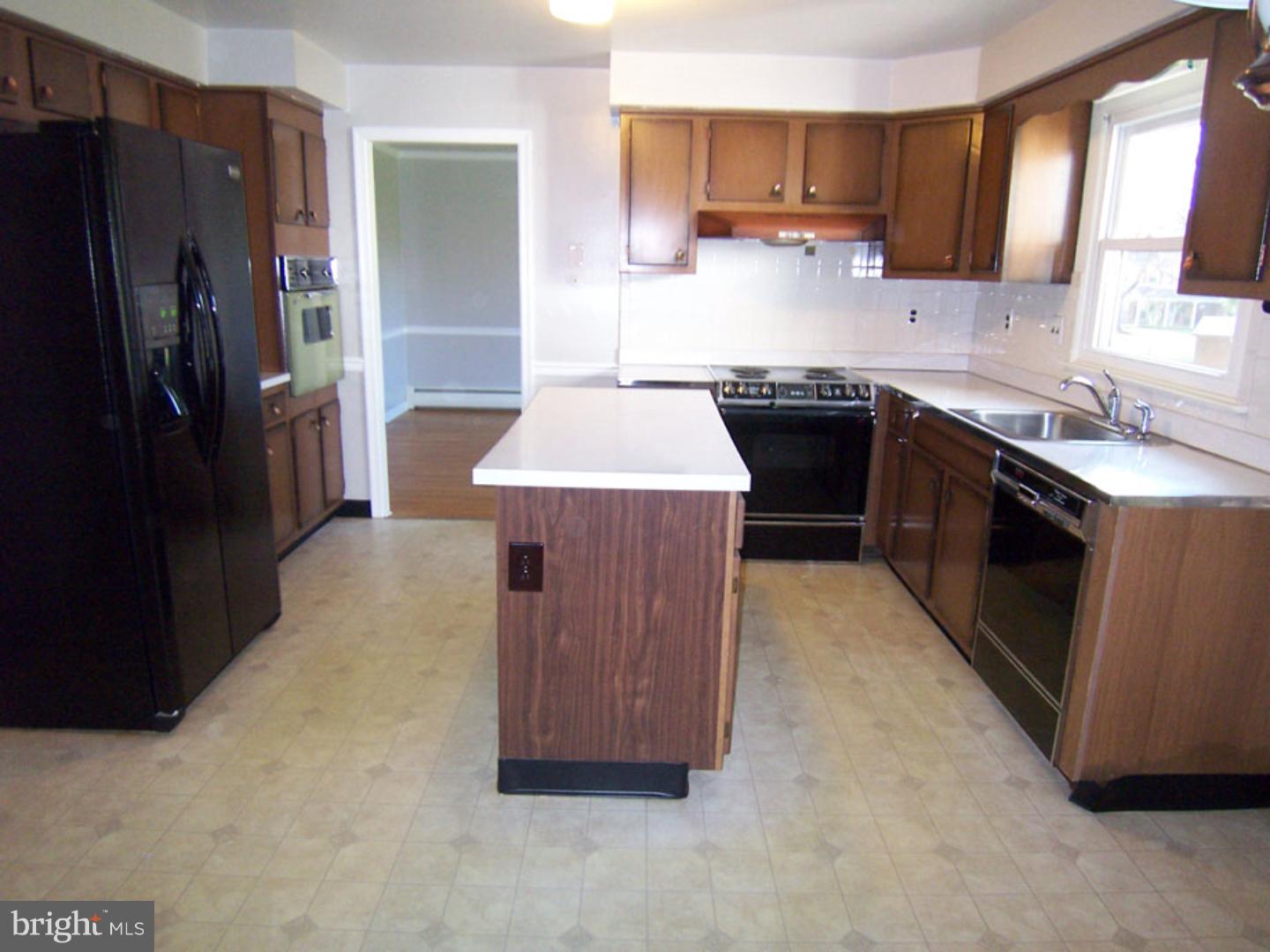 10 Ashlawn Road Malvern, PA 19355 - Photo 7 of 22 Kitchen