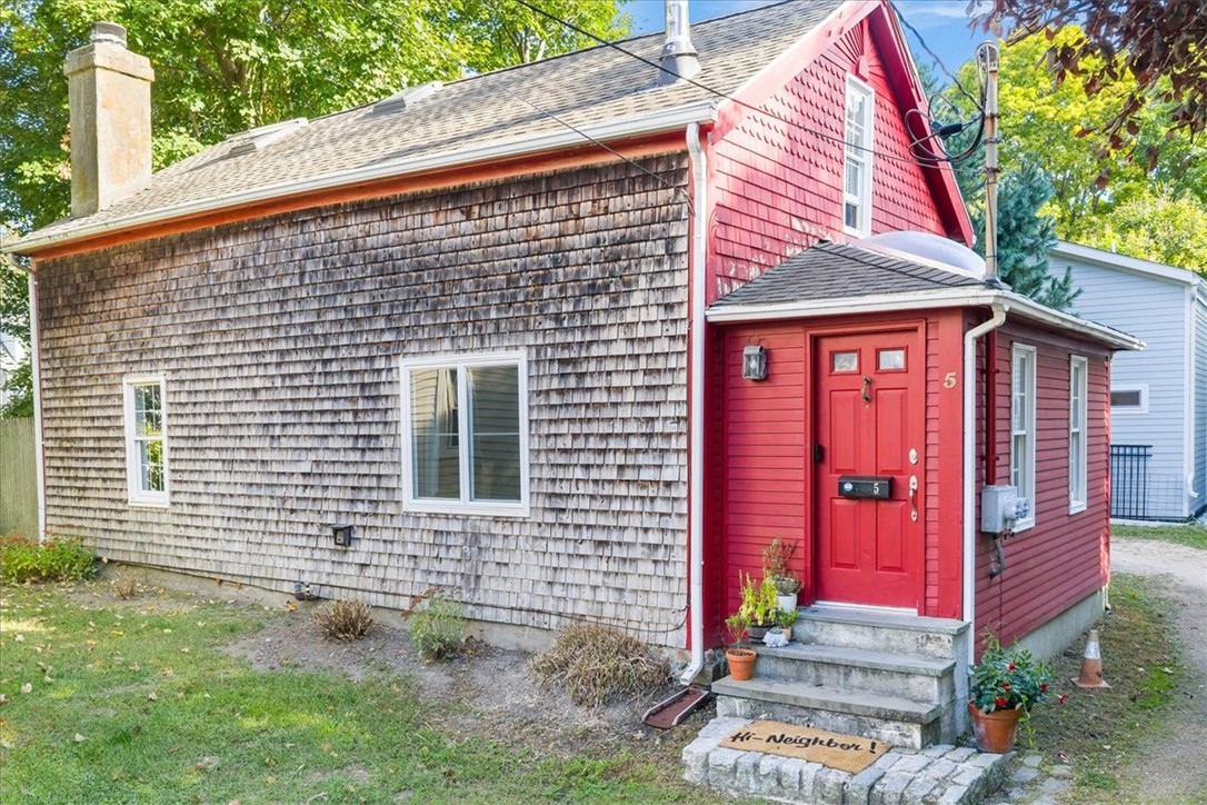 5 Bowser Court Newport, RI 02840 - Photo 2 of 38