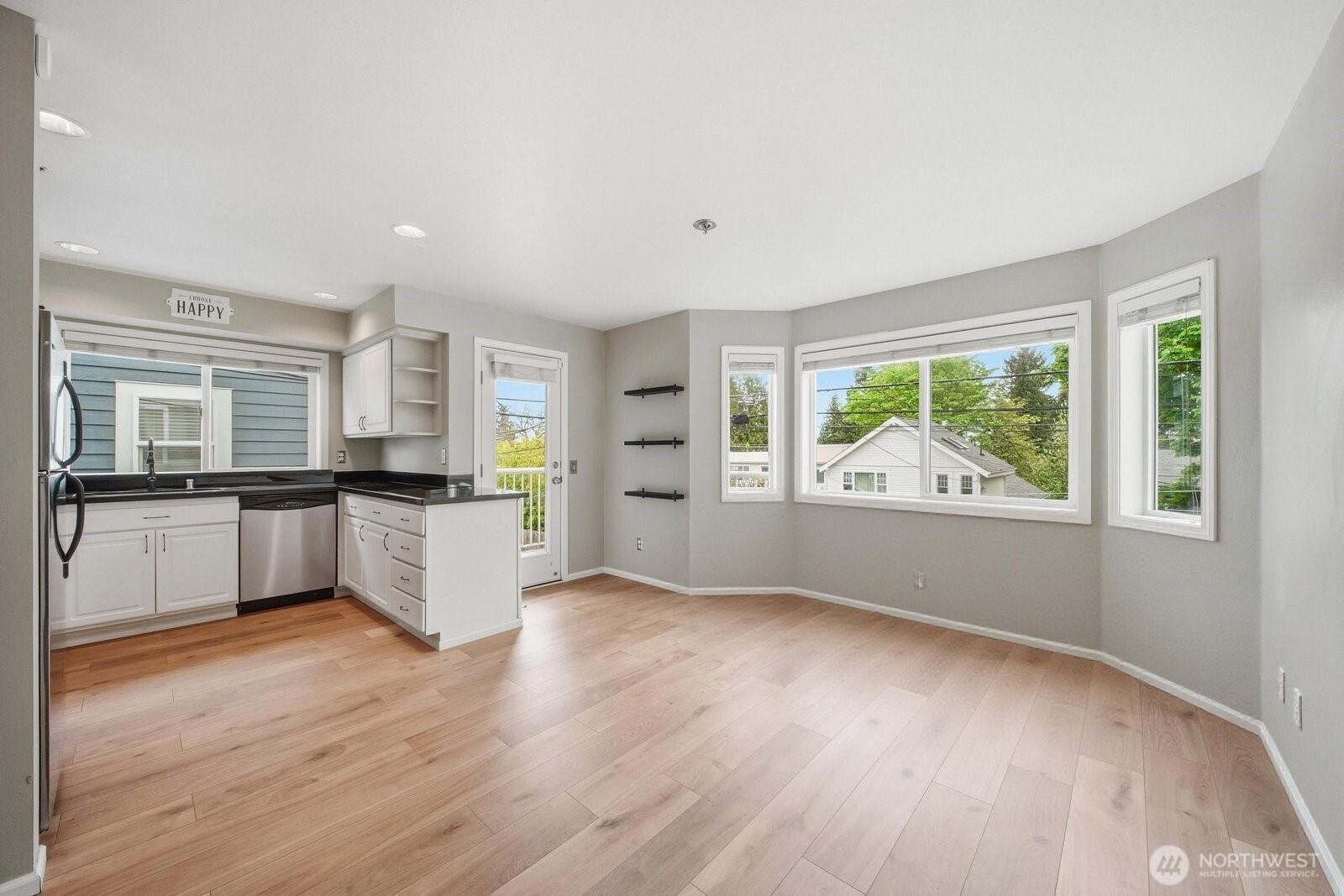 2116 California Avenue Southwest, Unit 201 Seattle, WA 98116 - Photo 8 of 33