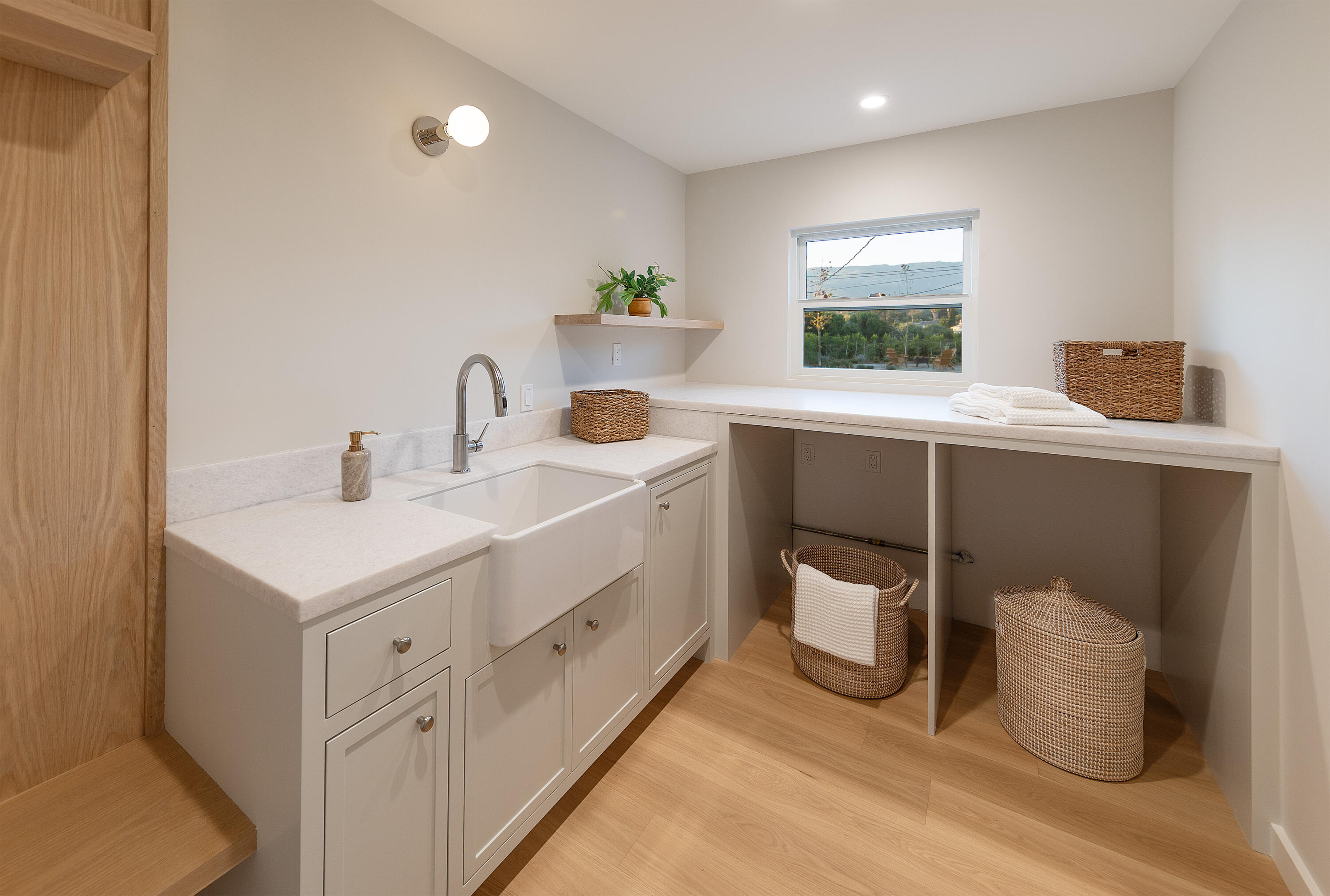 5692 Berkeley Road Santa Barbara, CA 93117 - Photo 12 of 22 Mud:Laundry room