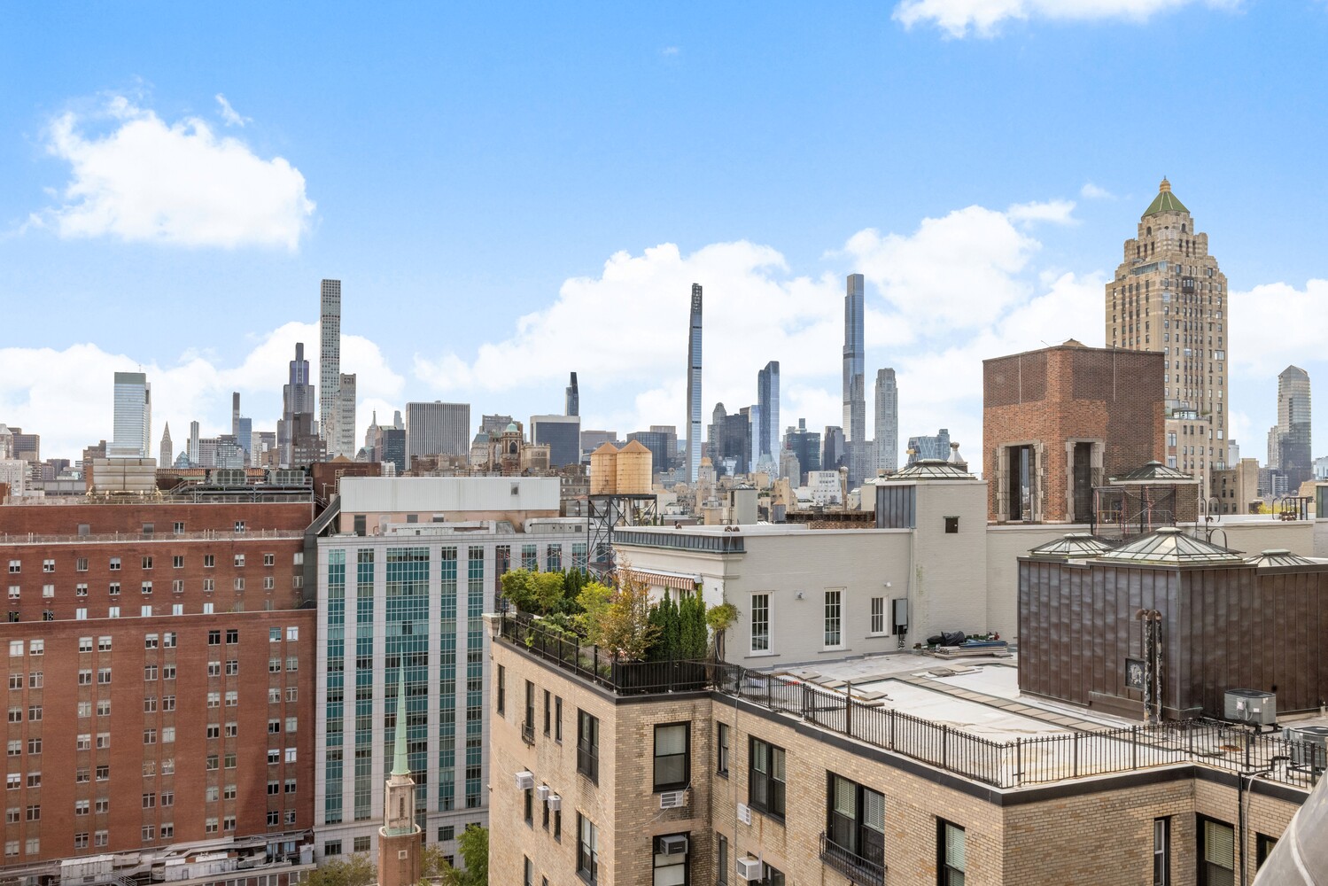 120 East 79th Street, Unit PH20 Manhattan, NY 10075 - Photo 15 of 20 a view of a city with tall buildings