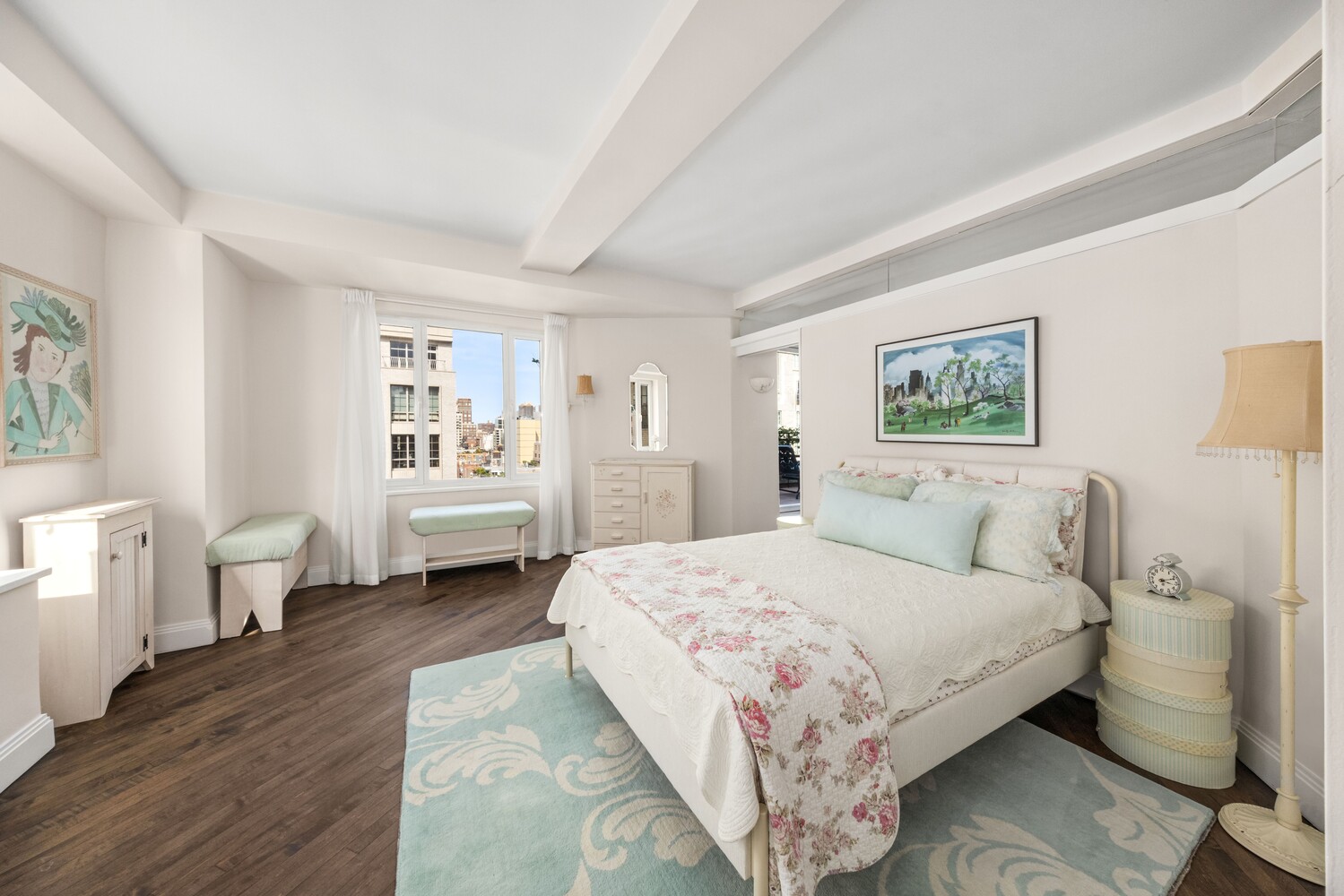 120 East 79th Street, Unit PH20 Manhattan, NY 10075 - Photo 7 of 20 a bedroom with a bed and a view of bathroom