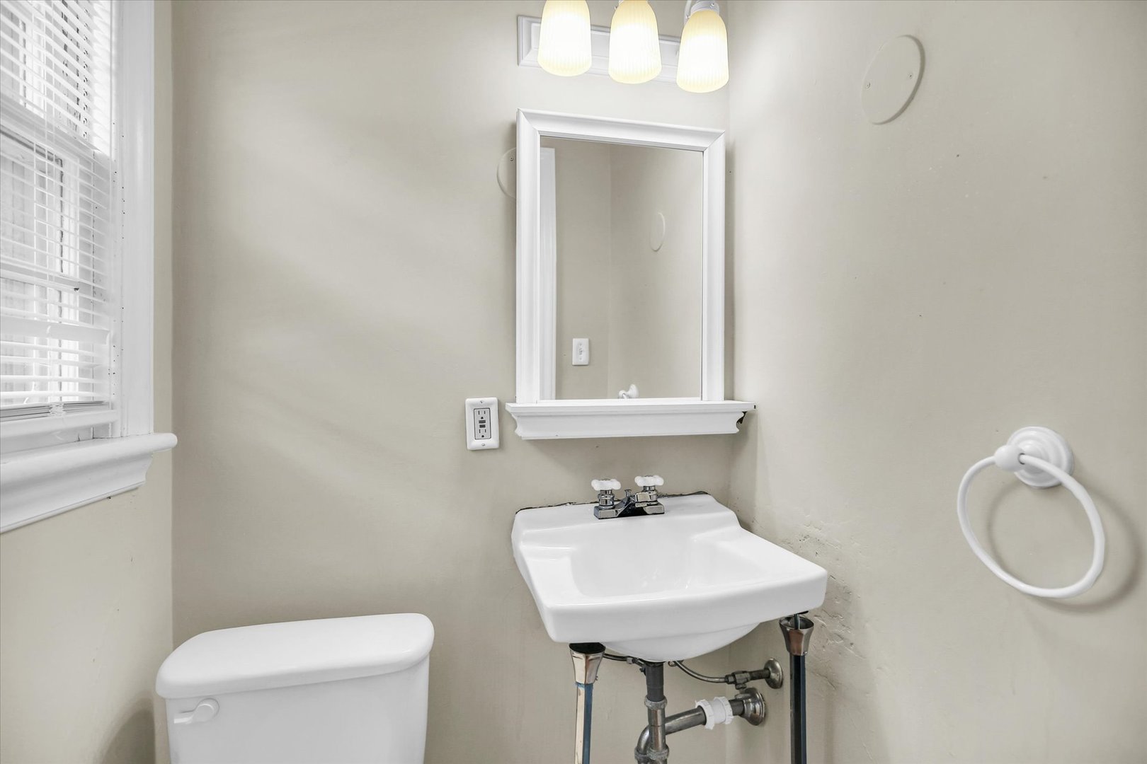 910 West Springfield Avenue Champaign, IL 61821 - Photo 20 of 45 a bathroom with a toilet a sink and mirror