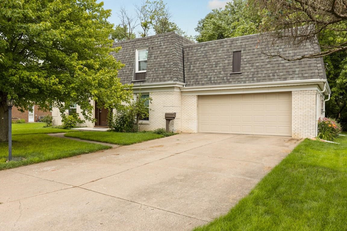 903 Kingsbury Road Washington, IL 61571 - Photo 1 of 50 Gallery Image 1