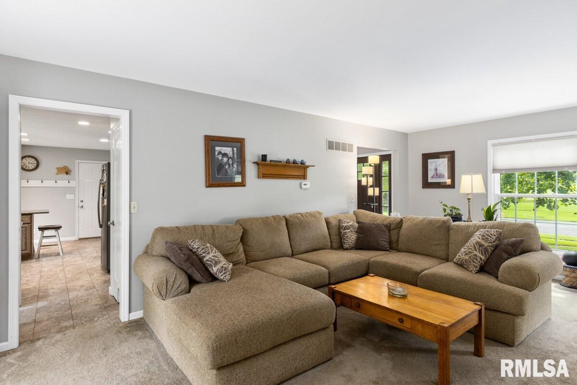 903 Kingsbury Road Washington, IL 61571 - Photo 11 of 50 Gallery Image 11