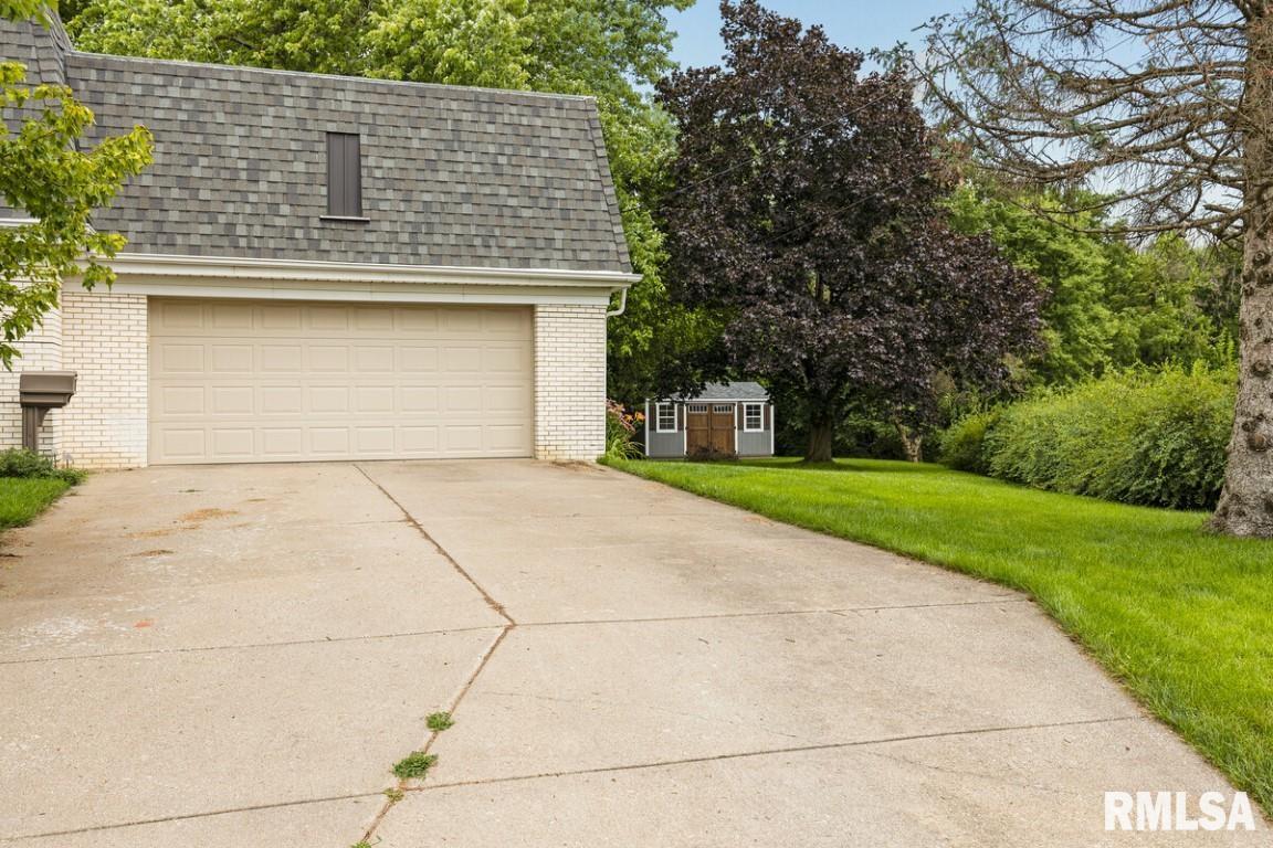 903 Kingsbury Road Washington, IL 61571 - Photo 3 of 50 Gallery Image 3