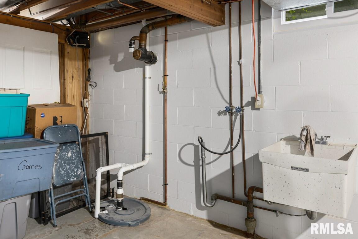 903 Kingsbury Road Washington, IL 61571 - Photo 33 of 50 Gallery Image 33