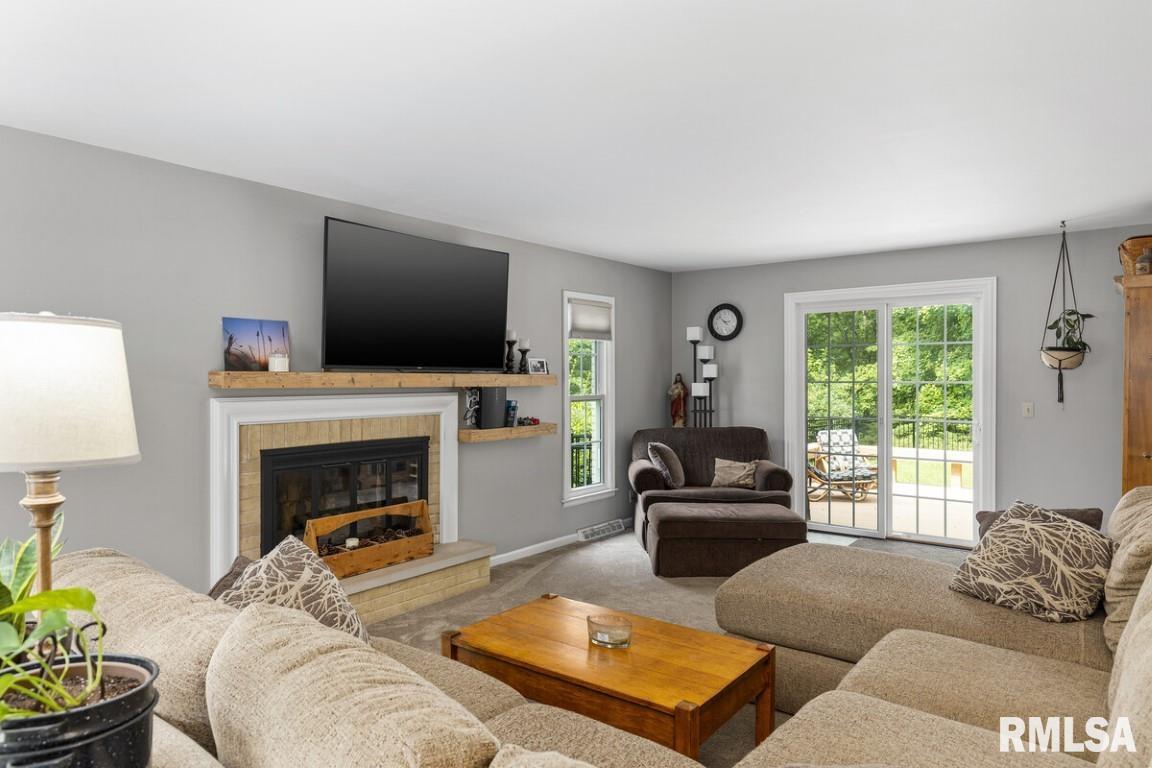 903 Kingsbury Road Washington, IL 61571 - Photo 8 of 50 Gallery Image 8