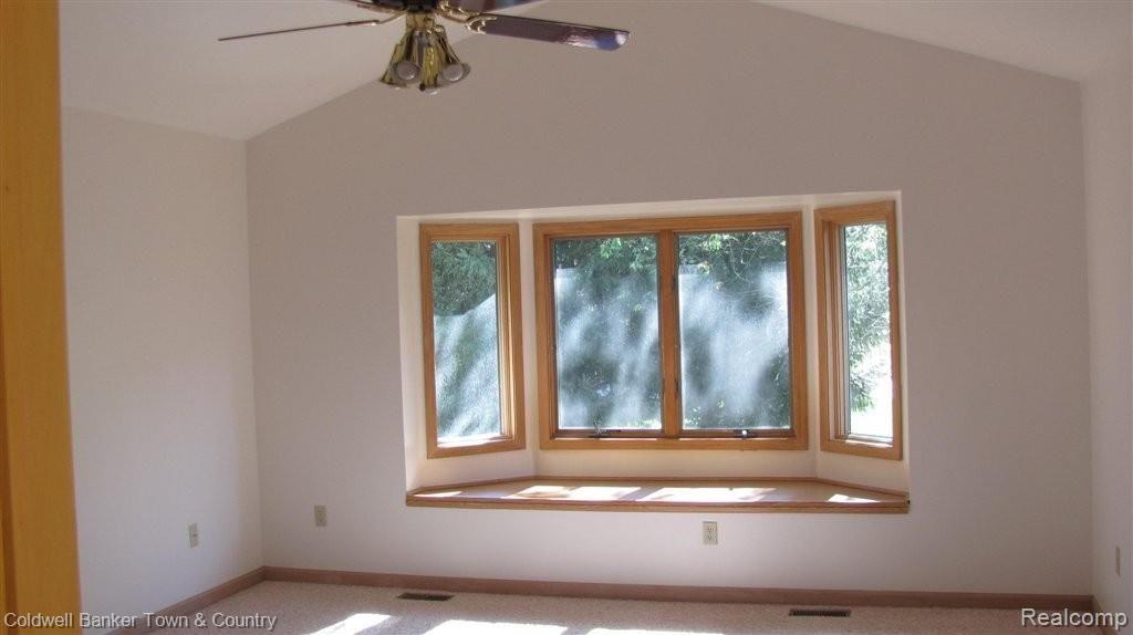 1277 Pine Ridge Road Milford, MI 48380 - Photo 11 of 23 Master Suite with window seat.JP