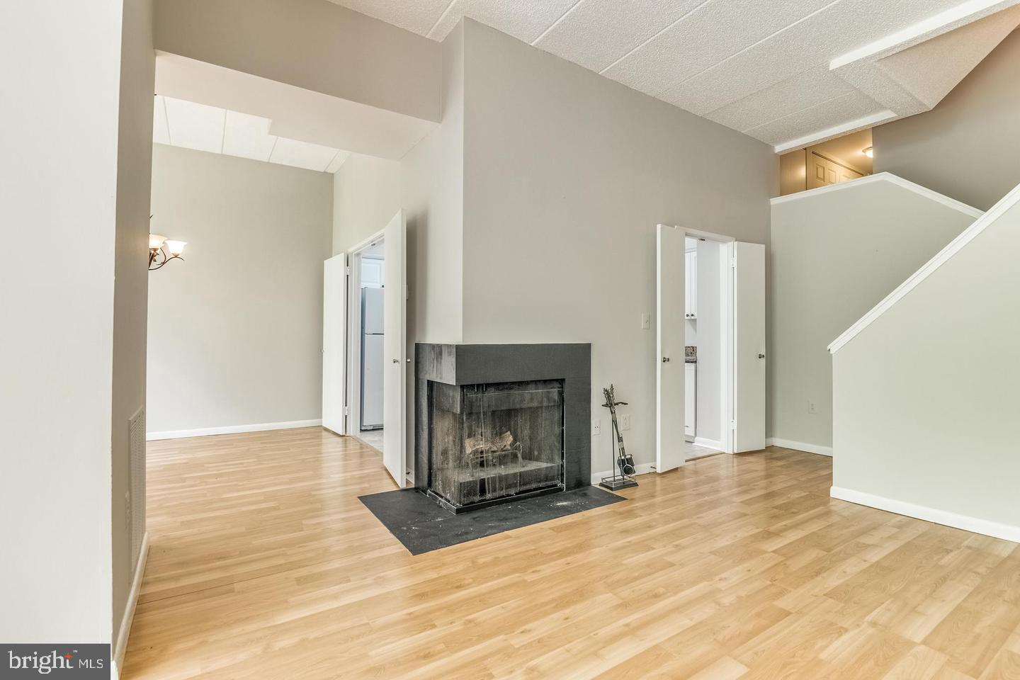 11564 Rolling Green Court Reston, VA 20191 - Photo 9 of 48