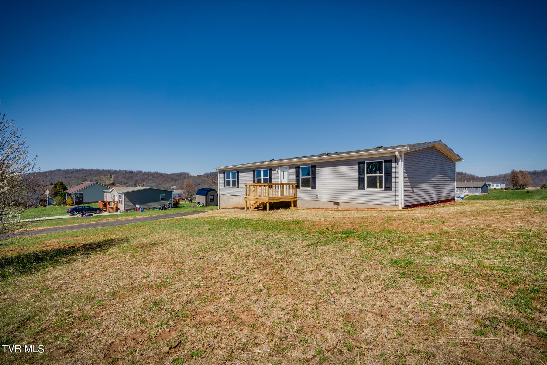 545 Ebenezer Loop Chuckey, TN 37641 - Photo 3 of 35 003