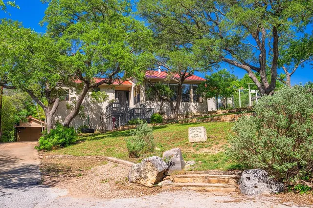 $585,000 | 818 Bulwer Avenue, Kerrville, TX 78028