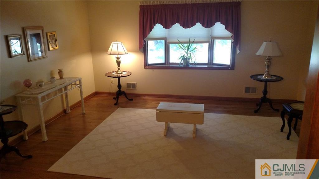 39 Brookfall Road Edison, NJ 08817 - Photo 2 of 18 Gallery Image 2