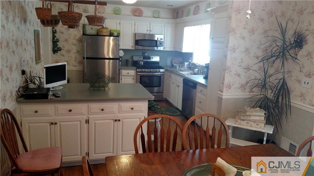 39 Brookfall Road Edison, NJ 08817 - Photo 4 of 18 Gallery Image 4