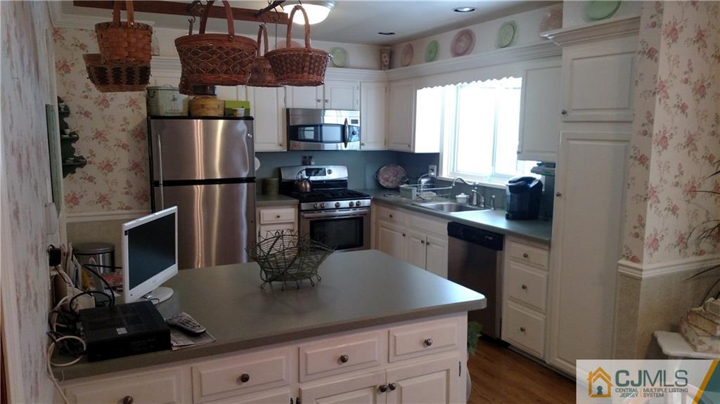 39 Brookfall Road Edison, NJ 08817 - Photo 5 of 18 Gallery Image 5