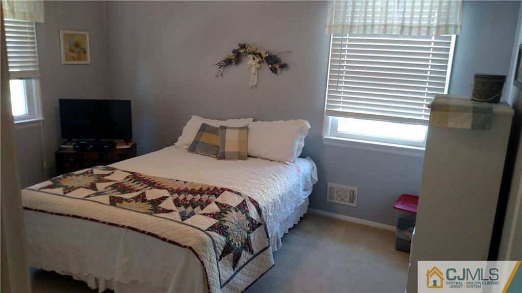 39 Brookfall Road Edison, NJ 08817 - Photo 8 of 18 Gallery Image 8