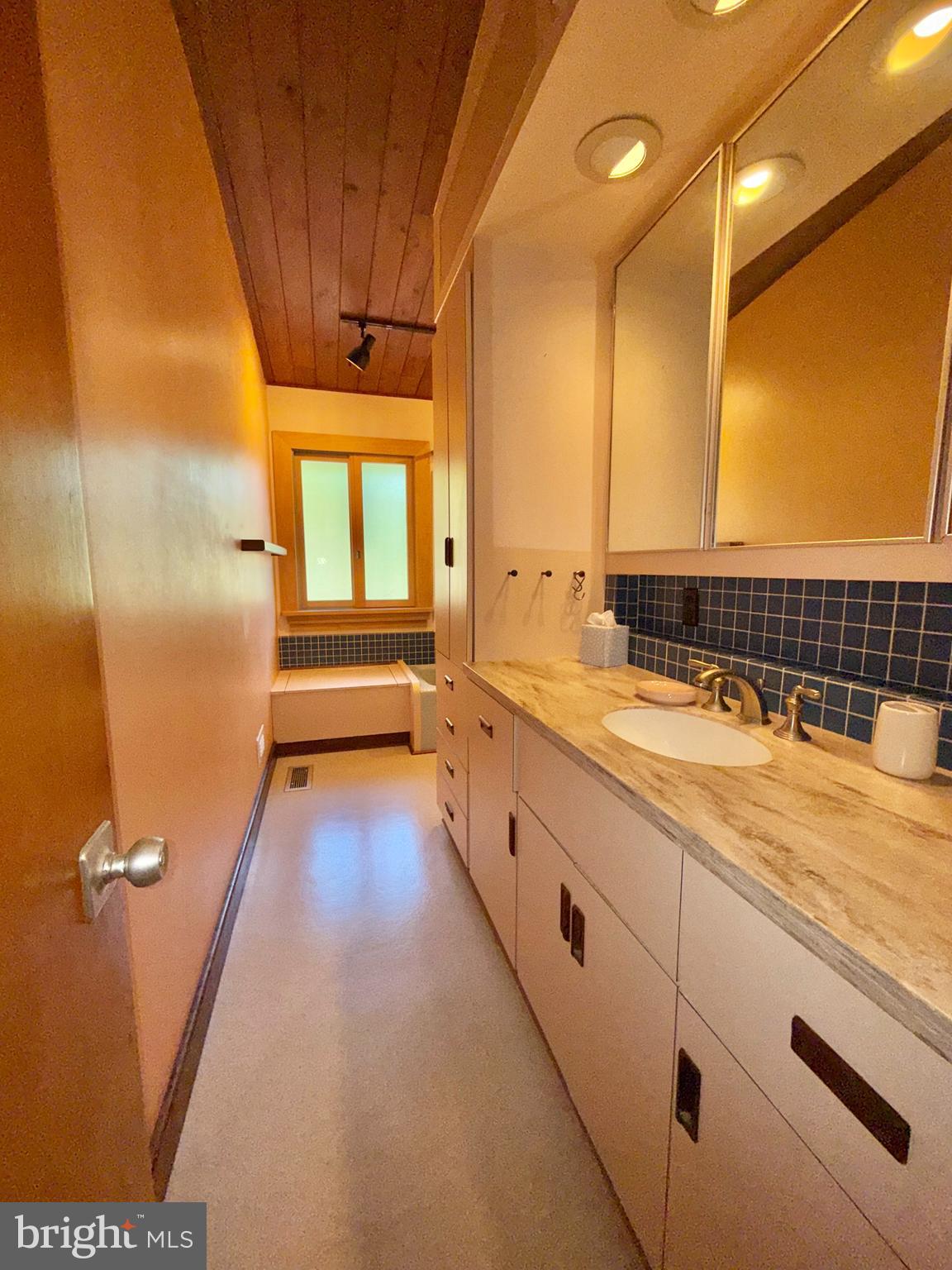 108 South Spring Valley Road Wilmington, DE 19807 - Photo 50 of 84 Full Bath at Primary bedroom bath