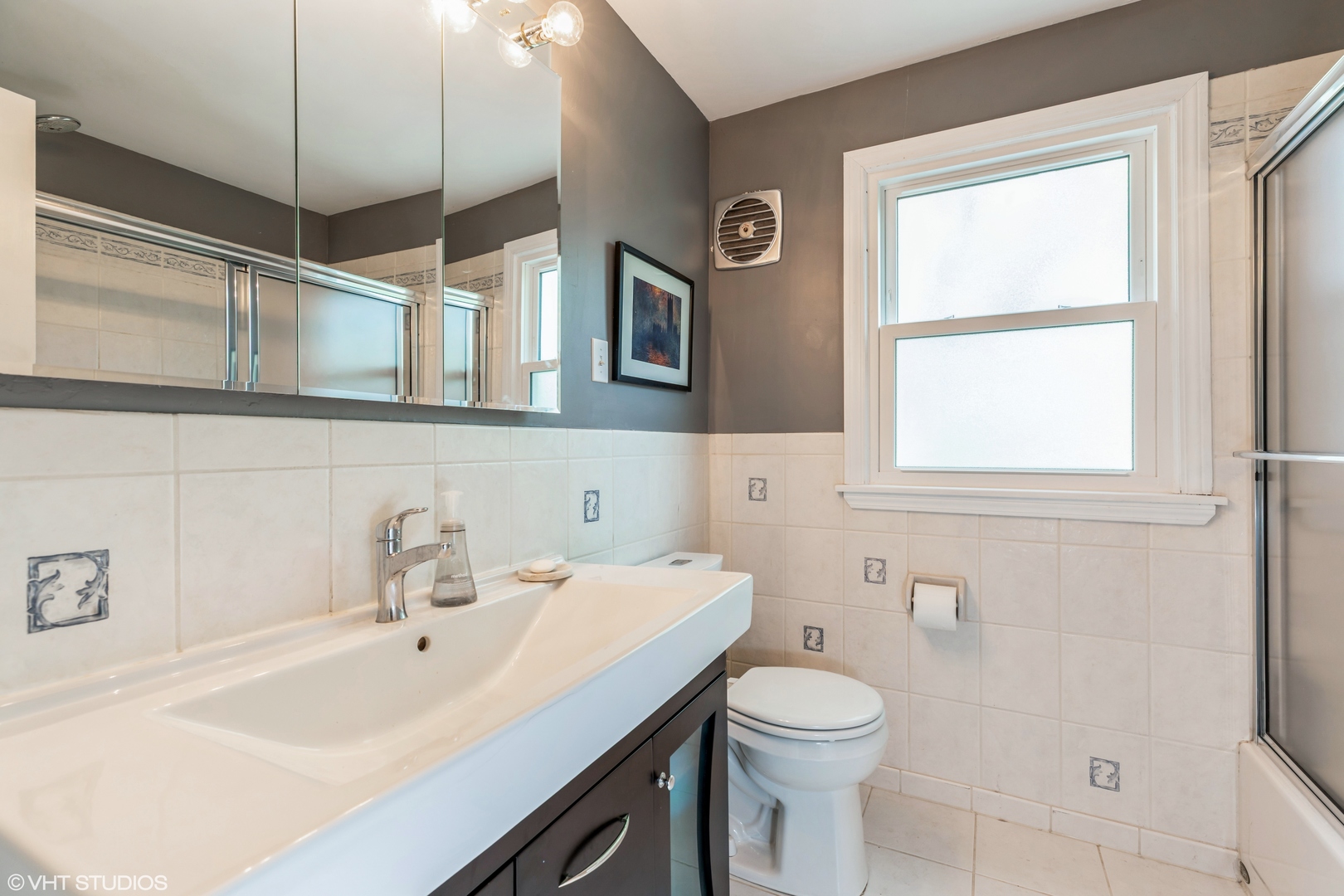 2160 Chestnut Road Homewood, IL 60430 - Photo 13 of 24 a bathroom with a sink toilet and shower