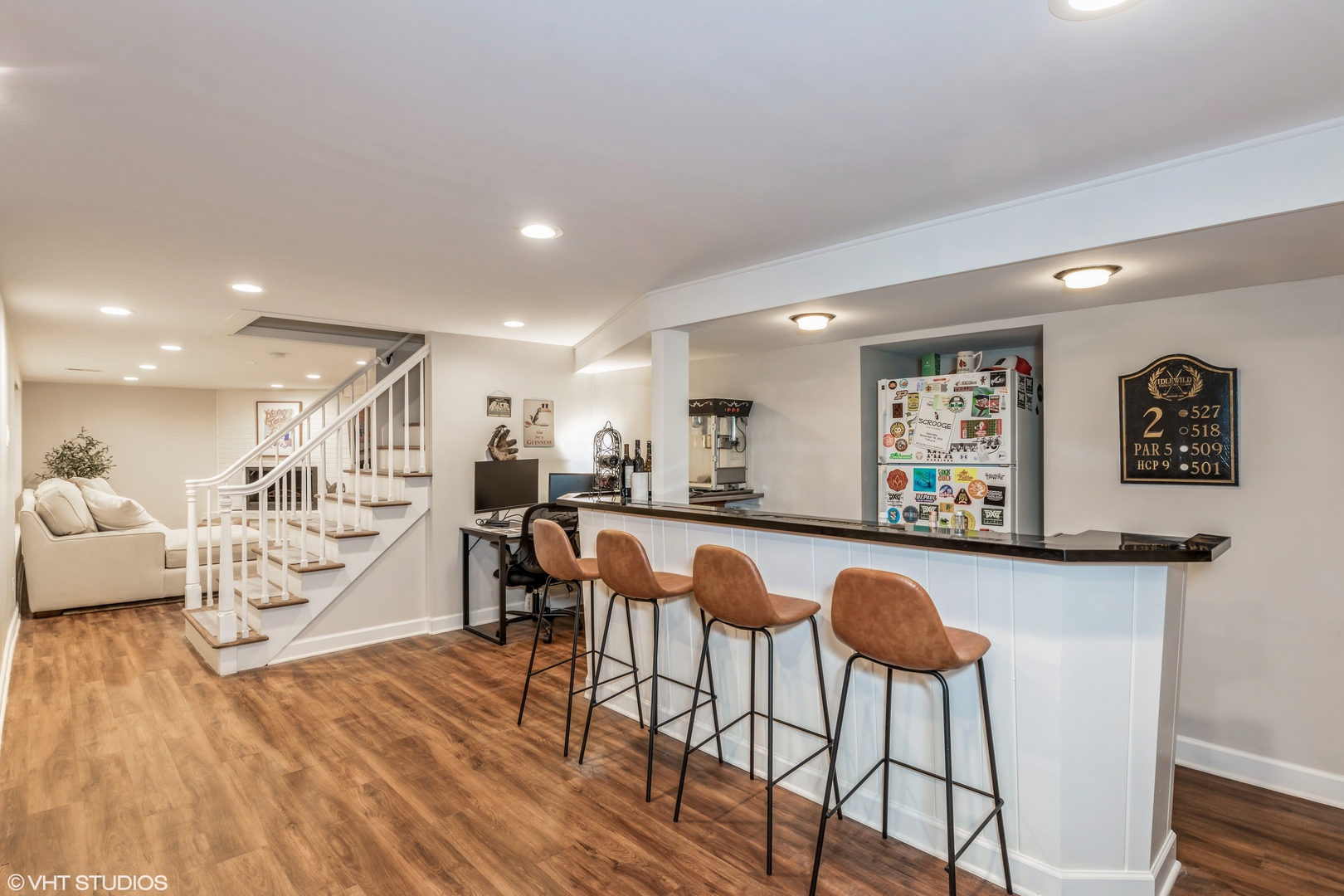 2160 Chestnut Road Homewood, IL 60430 - Photo 18 of 24 a dinning room and kitchen with a table chairs
