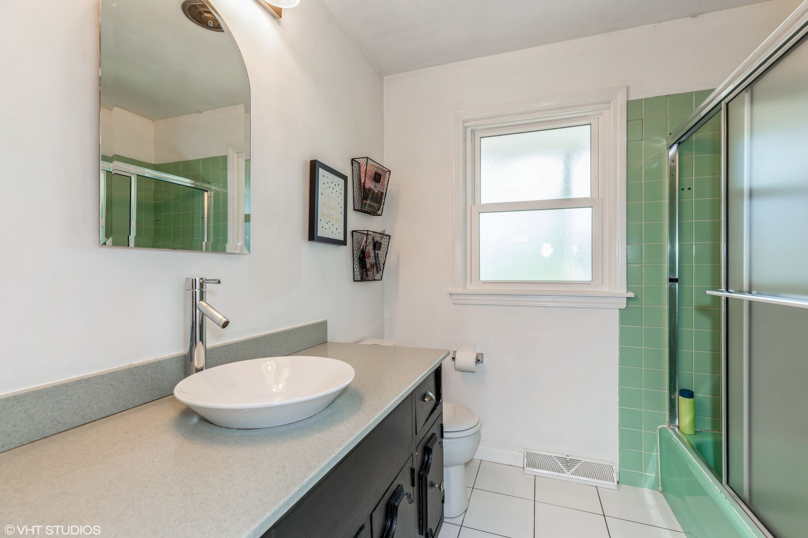 2160 Chestnut Road Homewood, IL 60430 - Photo 10 of 24 a bathroom with a sink and a mirror