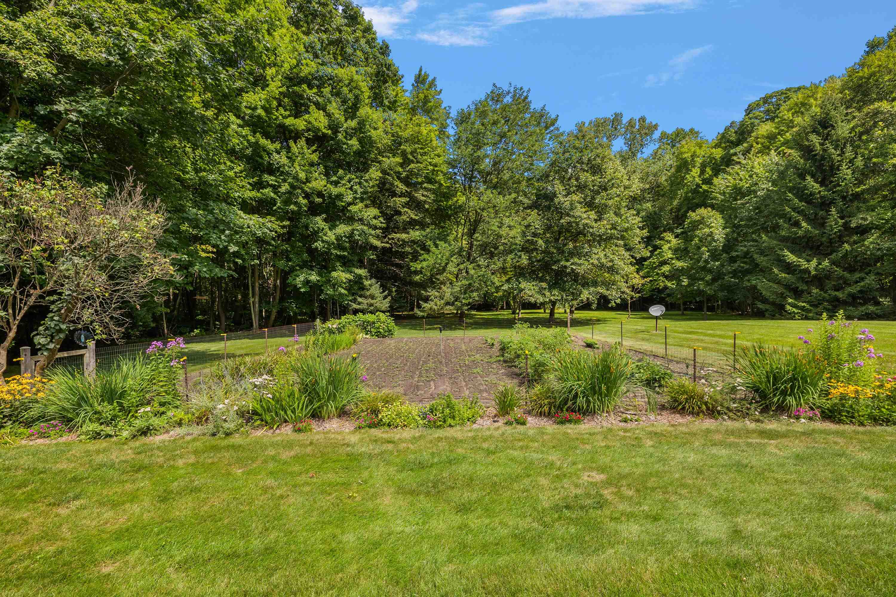 6870 Holland Road Algonac, MI 48001 - Photo 21 of 81 50151643-ebf4a41b-b6bb-4bb6-a672-c079d72b1c93.JPG
