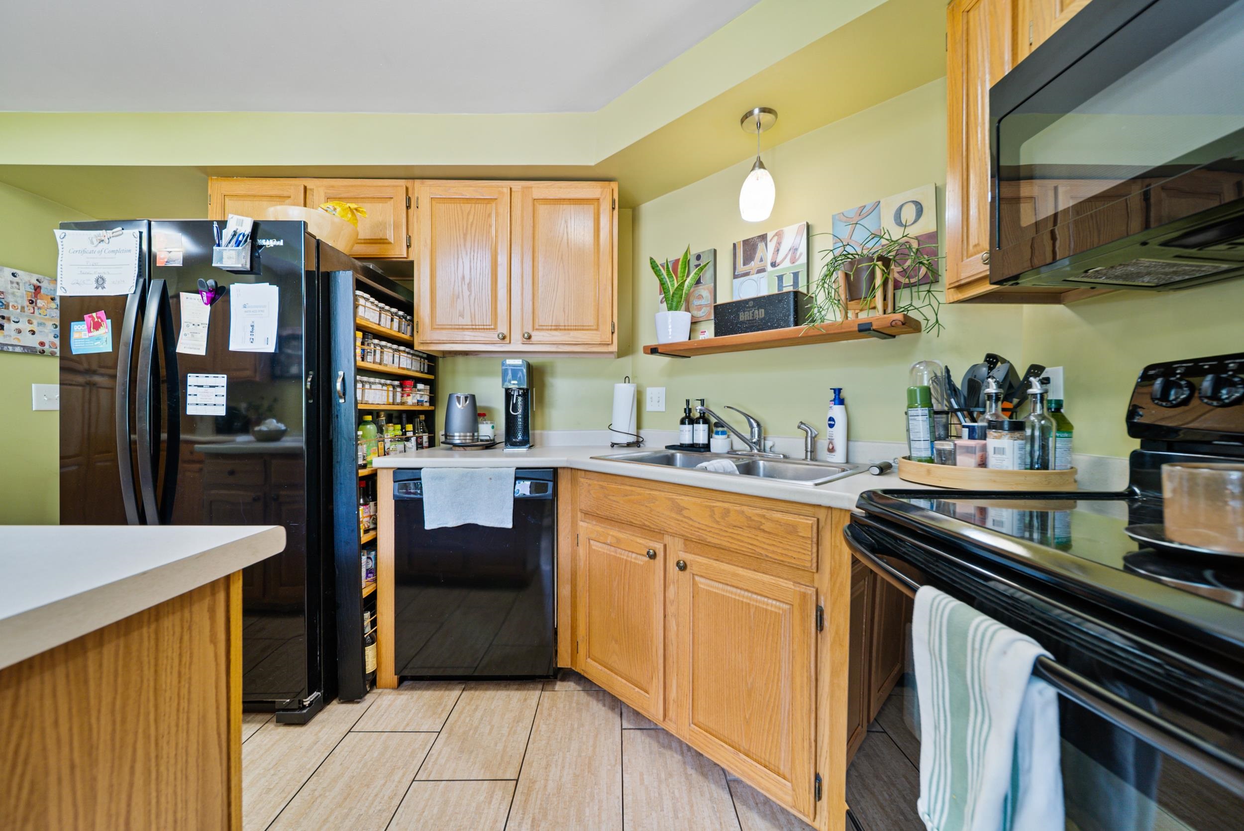 6 Lindsay Road Hooksett, NH 03106 - Photo 3 of 44
