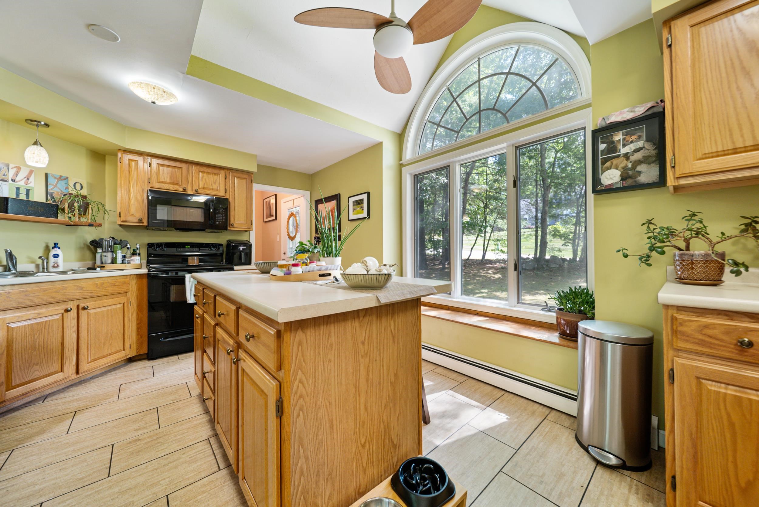 6 Lindsay Road Hooksett, NH 03106 - Photo 4 of 44