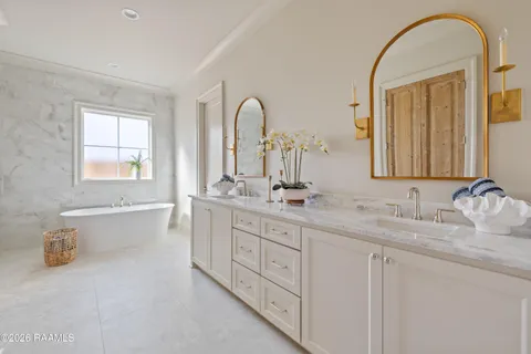 $860,000 | 117 Leaning Oak Drive, Lafayette, LA 70508